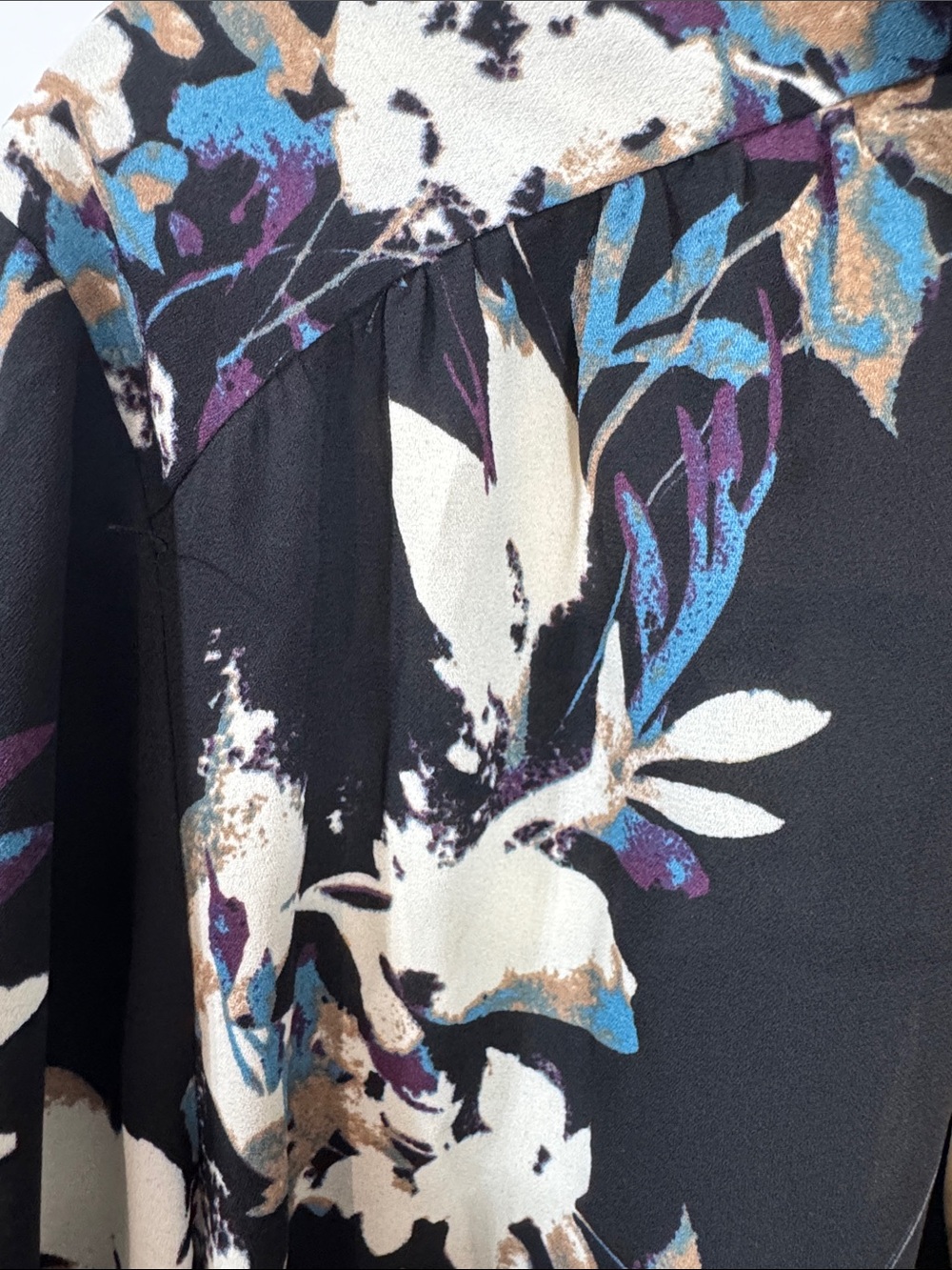 Anne Klein Black Multi Floral V-Neck Buttoned Sleeve Blouse - Size Large - Picture 7 of 13